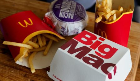 Inflacja rośnie jak na drożdżach, więc kto płaci teraz więcej za Big Maca – my, Czesi czy Niemcy?