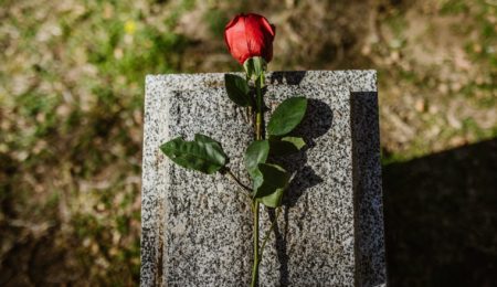 Czy 1 listopada cmentarze będą otwarte? Minister zdrowia zabrał głos i odniósł się też do wprowadzania dodatkowych restrykcji