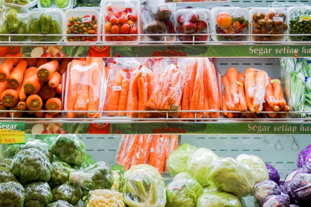 Posłowie chcą wprowadzić zakaz sprzedaży warzyw i owoców w plastikowych opakowaniach