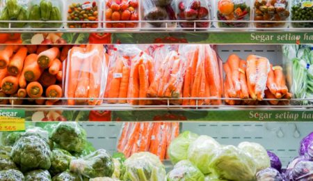 Posłowie chcą wprowadzić zakaz sprzedaży warzyw i owoców w plastikowych opakowaniach