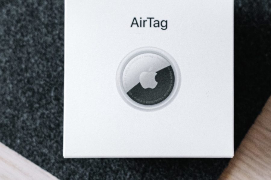 AirTag od Apple ma wpływać na bezpieczeństwo, a tymczasem przestępcy wykorzystują go m.in. do kradzieży aut