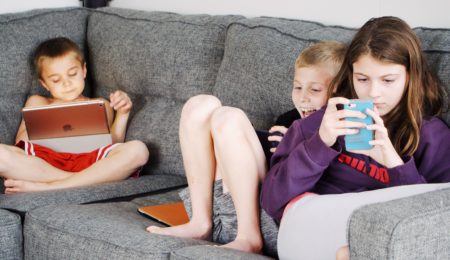 RPD alarmuje: uzależnienie od mediów społecznościowych dotyka już ośmiolatków
