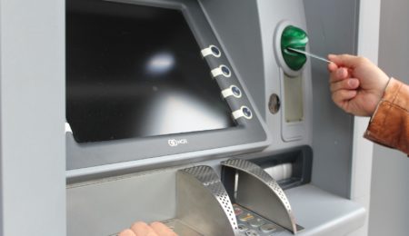 Brak gotówki w bankomatach to bzdury opowiadane przez ruskich trolli