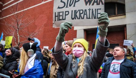 Kuriozalny projekt zmian w rosyjskim prawie. Karą za protesty będzie przymusowe wcielenie do wojska i zsyłka do Donbasu