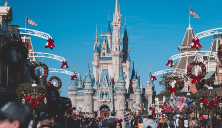 Disney straci autonomię w zarządzaniu swoimi parkami, bo skrytykował zakaz rozmawiania z dziećmi w szkole o LGBT