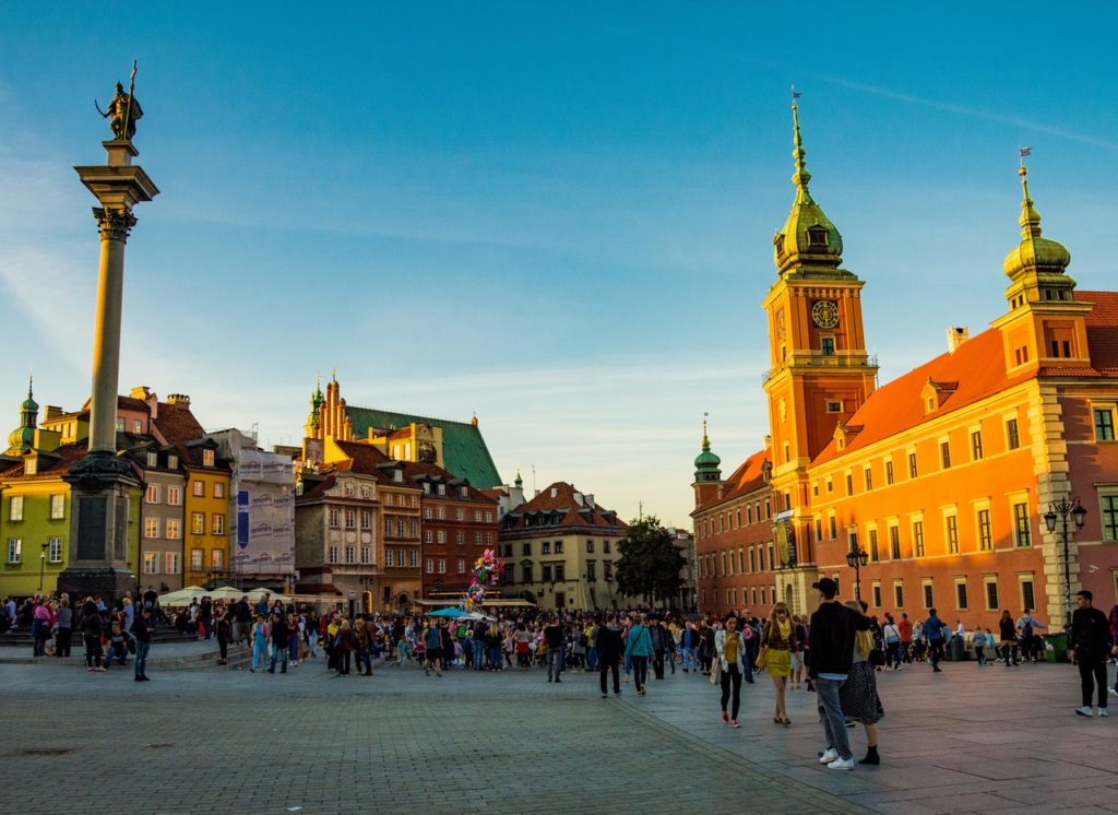 Mieszkania w Warszawie to dziś oferta dla elit. Ale Opole, Poznań czy Rzeszów tylko czekają na nowych mieszkańców
