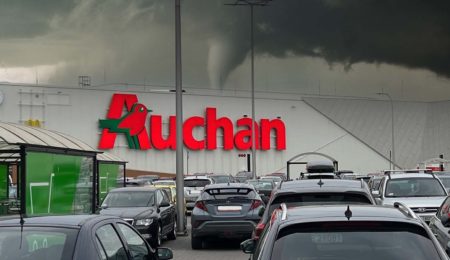 Nie dość, że Auchan wspiera rosyjską inwazję na Ukrainę, to jeszcze praktycznie nie płaci podatku CIT w Polsce