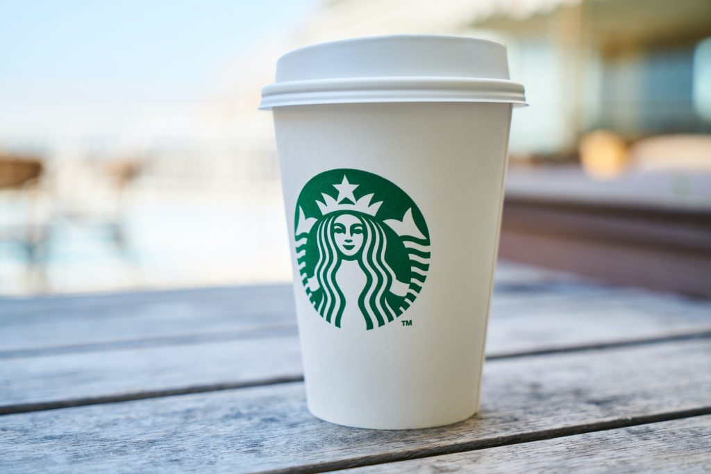 Starbucks pokryje swoim pracownikom koszty podróży w celu wykonania aborcji