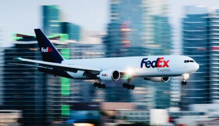 FedEx Express stawia na połączenia między Azją a Europą. Wieczorem nadajesz paczkę, a rano jest już na innym kontynencie