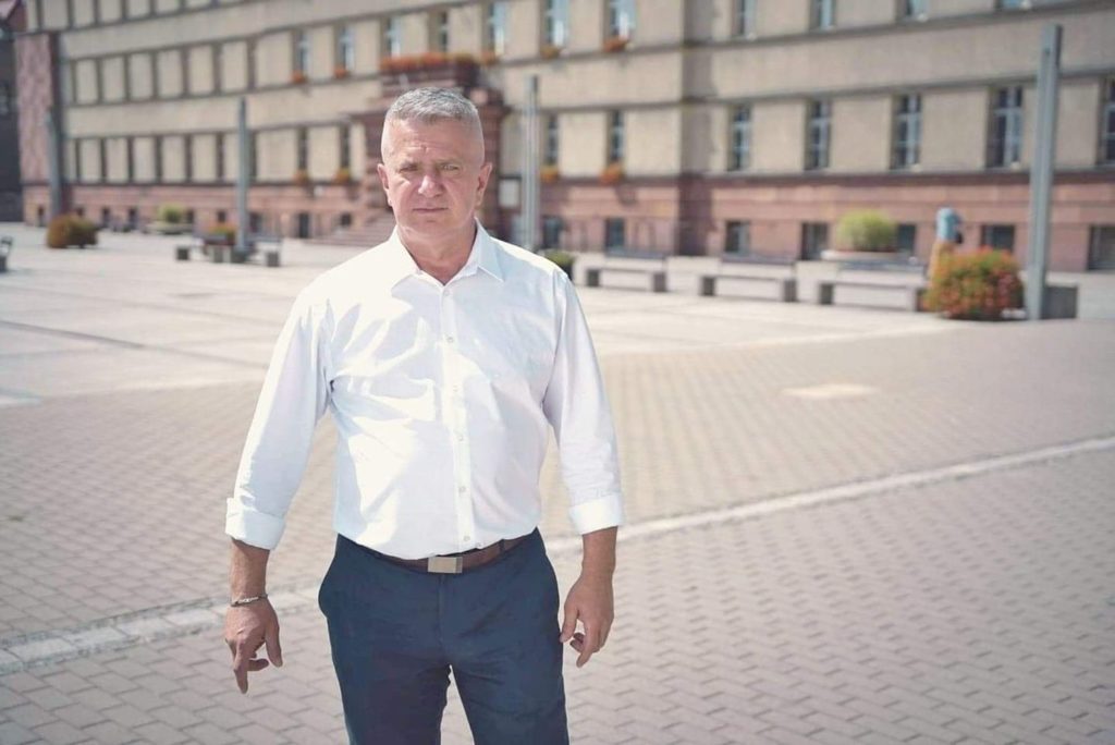 Jest sobie taki kandydat na prezydenta Rudy Śląskiej, który obiecuje zapłacić każdemu mieszkańcowi… 15 tysięcy złotych