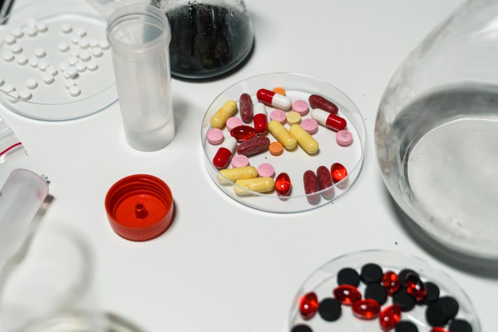 Hurtownie farmaceutyczne alarmują: brakuje leków w aptekach