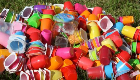 Już w 2023 roku w Polsce ma zostać wprowadzony zakaz korzystania z plastikowych jednorazówek