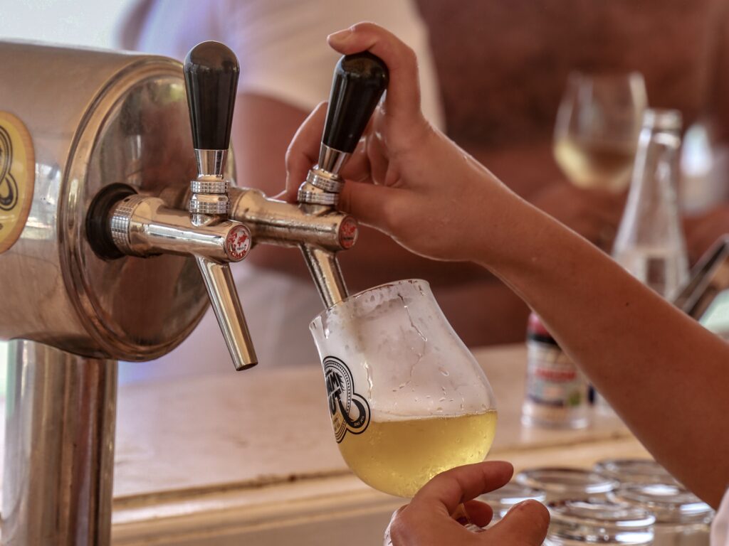 Belgijskie miasto daje nastolatkom darmowe piwo. W ten sposób walczy z alkoholizmem