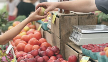 Państwowa spółka zabiera się za e-grocery. Sklep Krajowej Grupy Spożywczej ma kilka mankamentów