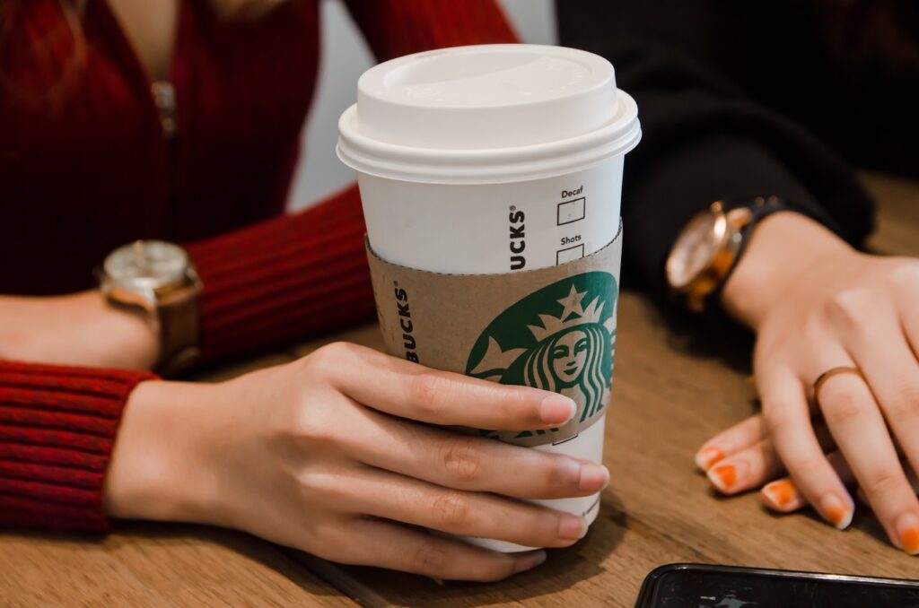 Starbucks to bank? Dzięki programowi lojalnościowemu zgromadził nawet 2,4 mld dolarów swoich klientów