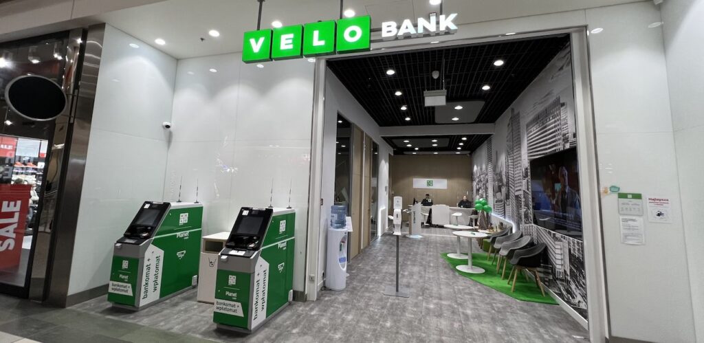 W czołówce banków rozdających pieniądze, niezmiennie od lat pozostaje VeloBank (dawny Getin Bank)