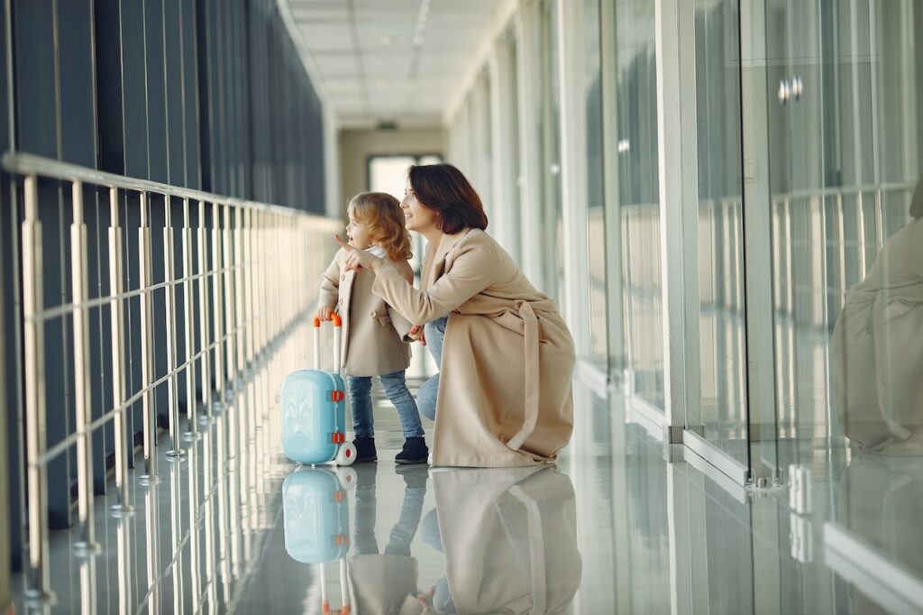 Jeśli dziecko ma wyjechać bez rodziców za granicę, musi otrzymać ich zgodę. W przeciwnym razie jest to niedopuszczalne