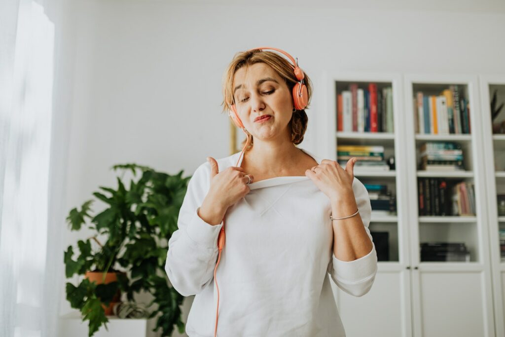 Słuchanie głośnej muzyki może mieć poważne konsekwencje. Łącznie z koniecznością zapłaty odszkodowania lub zadośćuczynienia