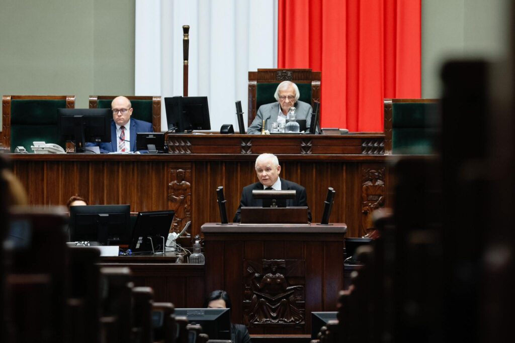 W kole fortuny strachu Kaczyńskiego padło teraz na migrantów. Pomysł z referendum to rozpacz w stylu Komorowskiego