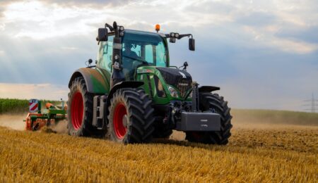 Fala kradzieży kombajnów i traktorów w Wielkiej Brytanii. Za wszystkim pewnie stoją… Rosjanie