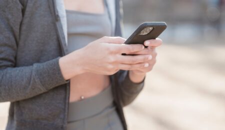 Rząd ma plan, jak skończyć z oszustwami przez SMS-y