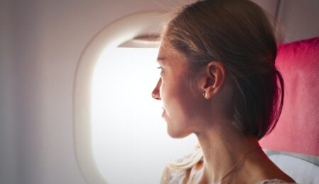 „Strefa bez dzieci” w samolocie. Jedna z linii lotniczych startuje z nową, kontrowersyjną ofertą