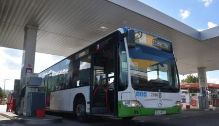 Orlen tak mocno obniżył ceny, że na stacjach Obajtka zaczęły tankować… miejskie autobusy