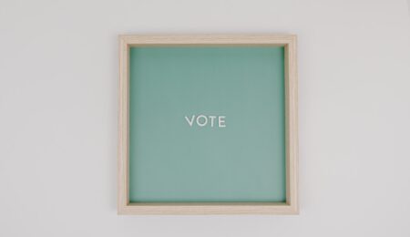 Czy biorąc zaświadczenie o prawie do głosowania można głosować i w wyborach, i w referendum? Wyjaśniamy
