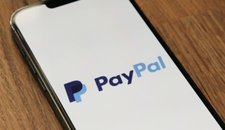 Nowy pomysł na PayPala miał zszokować świat, ale póki co zszokował tylko posiadaczy już i tak tanich akcji