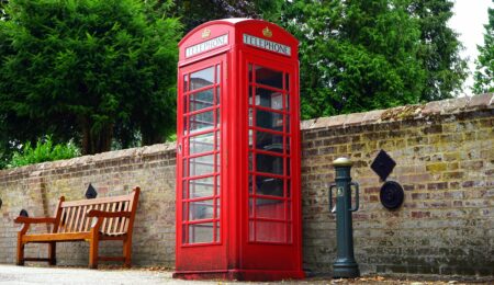 W Wielkiej Brytanii jest już więcej Paczkomatów niż czerwonych budek telefonicznych
