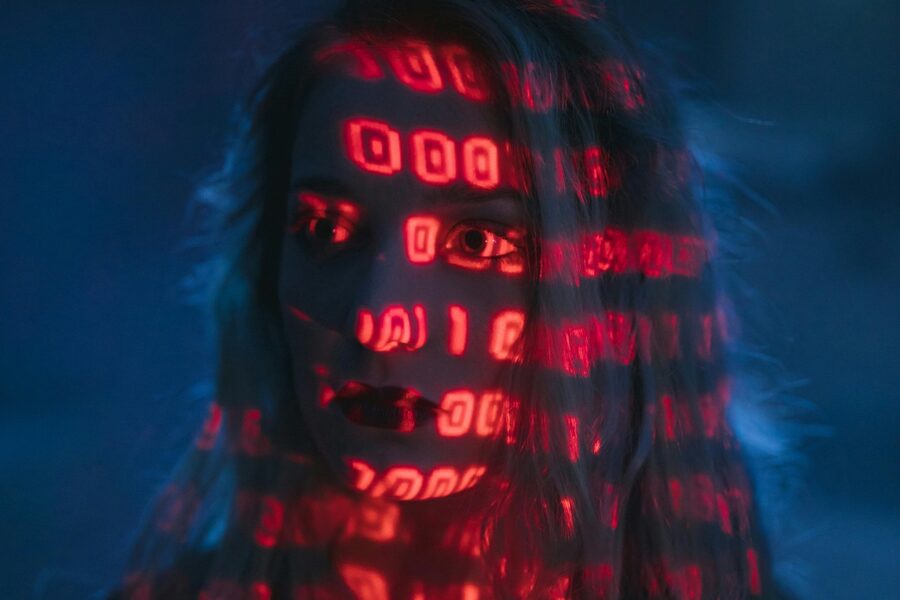 Uwaga na kolejne oszustwo na Facebooku, tym razem cyberprzestępcy straszą właścicieli firmowych profili. Próbowali też oszukać nas