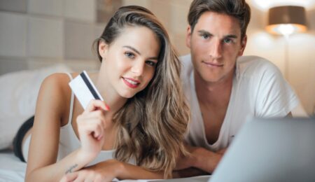 Można zaciągnąć kredyt bez zgody współmałżonka, jednak lepiej tego nie robić