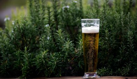 Może i w Polsce wciąż pije się dużo piwa, ale coś zaczyna się zmieniać. Branża piwna tonie w coraz większych długach