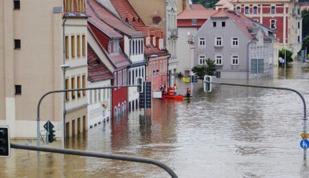 Kryzys informacyjny i brak działań ze strony samorządów. Mieszkańcy zalanych terenów zabierają głos