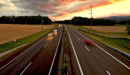 Udało nam się wybudować autostrady, ale niestety nikt Polaków nie nauczył po nich jeździć