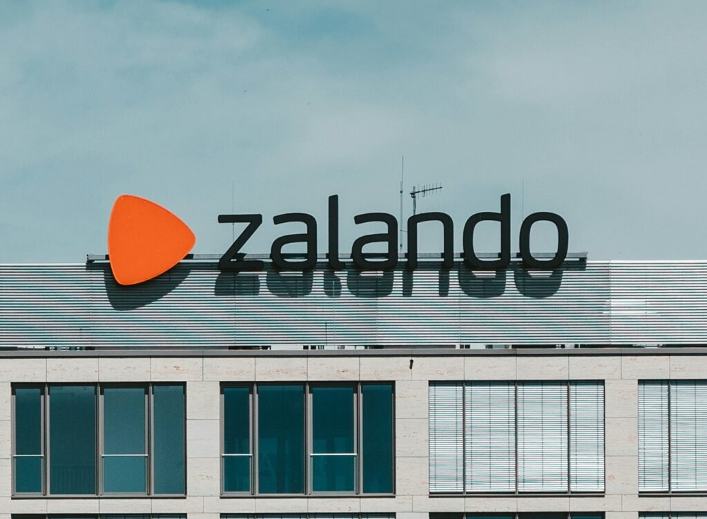 Zalando narozrabiało i teraz rozsyła nam pieniądze na maila. Ja dostałem 40 złotych na kolejne zakupy