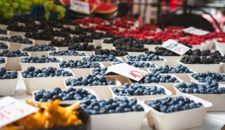 Zaskakujący wynik oficjalnego badania. Lidl i Biedronka wcale nie są najtańsze