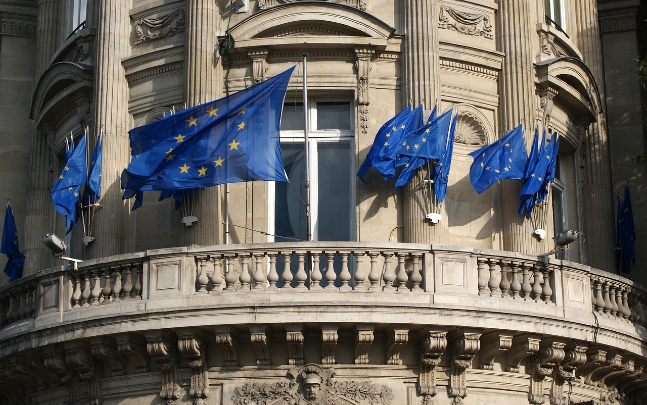 Ewentualne wystąpienie Polski z UE możliwe tylko w drodze referendum. Do sprawy odnieśli się Marszałek Sejmu i RPO