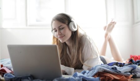 Eksperci alarmują w sprawie podatku cyfrowego. Czeka nas wzrost cen za streaming