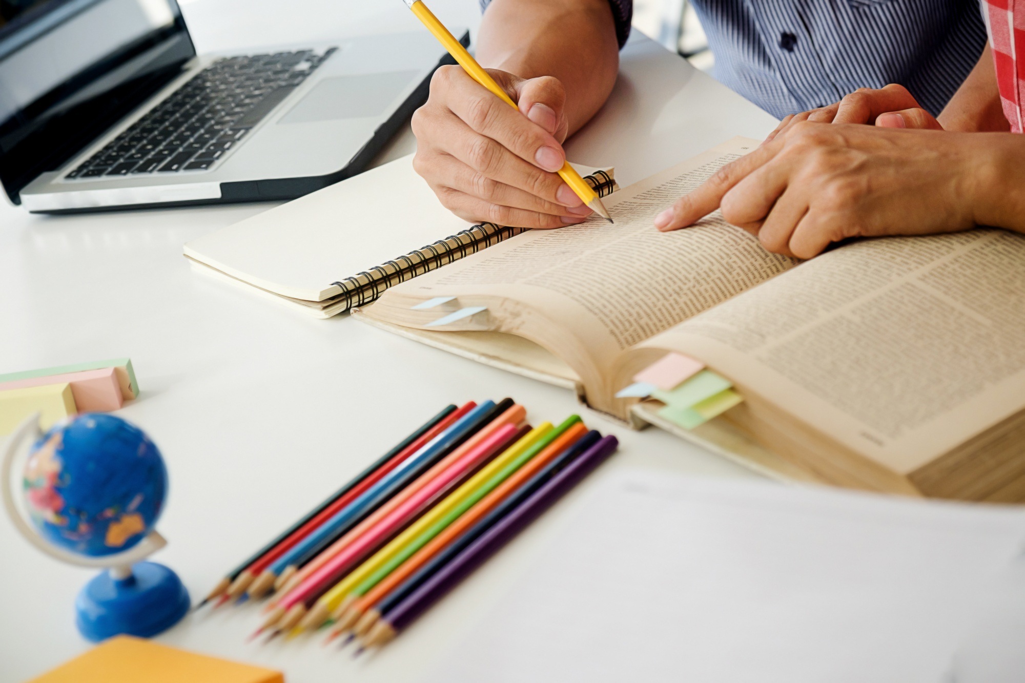 Nie masz czasu na studia? Sprawdź, jak szybko zdobyć konkretny zawód