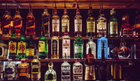 Można już kupić alkohol na Allegro. Nowa oferta platformy zaskoczyła wszystkich i wywołała oburzenie