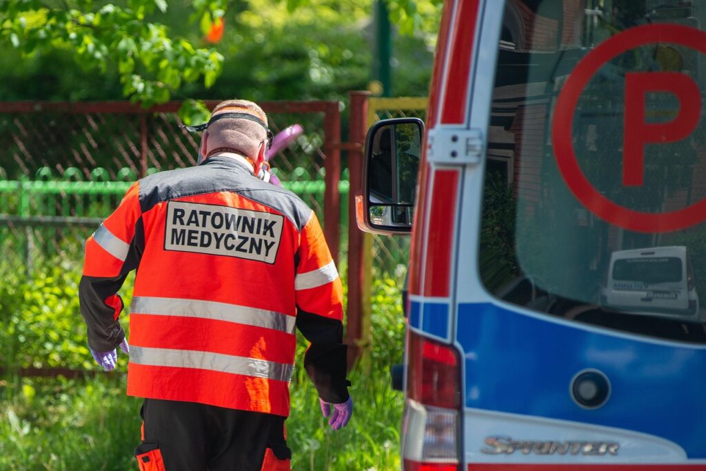 Przyjechać do szpitala jest względnie łatwo. Gorzej z niego wrócić do domu