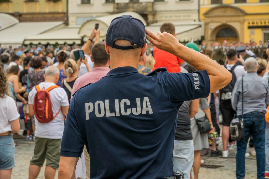 MEN chce chronić nauczycieli i nadać im status funkcjonariusza publicznego. Ale to niekoniecznie dobry pomysł
