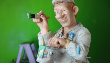 Remont nawet niewielkiego mieszkania może wyczyścić nasz portfel. Eksperci oszacowali, ile pieniędzy musimy szykować