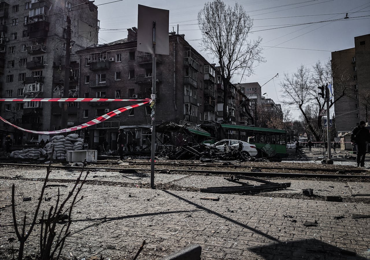 Rozwalające się kamienice straszą. I na razie będą straszyć dalej