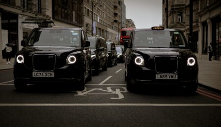 Autonomiczne taksówki coraz bliżej Polski. Uber gotowy do podbicia kolejnego rynku
