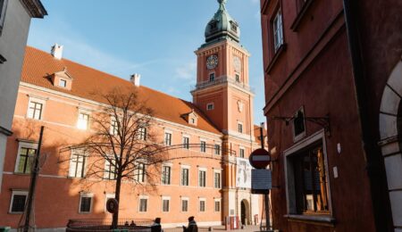 Jeśli chcesz kupić mieszkanie w Warszawie, to w tych dzielnicach może być o to najłatwiej