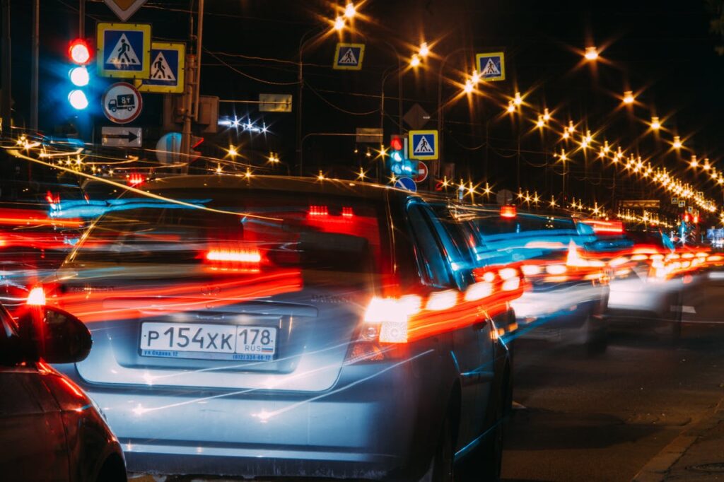 Oznakowanie dróg w Polsce jest absurdalne. Kierowcy nie wiedzą, jak po nich jeździć