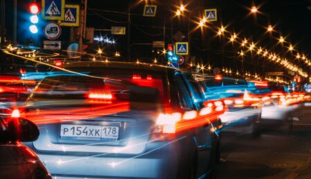 Oznakowanie dróg w Polsce jest absurdalne. Kierowcy nie wiedzą, jak po nich jeździć