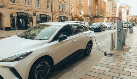 Wraz z końcem roku kierowcy „elektryków” mogą stracić pewien przywilej